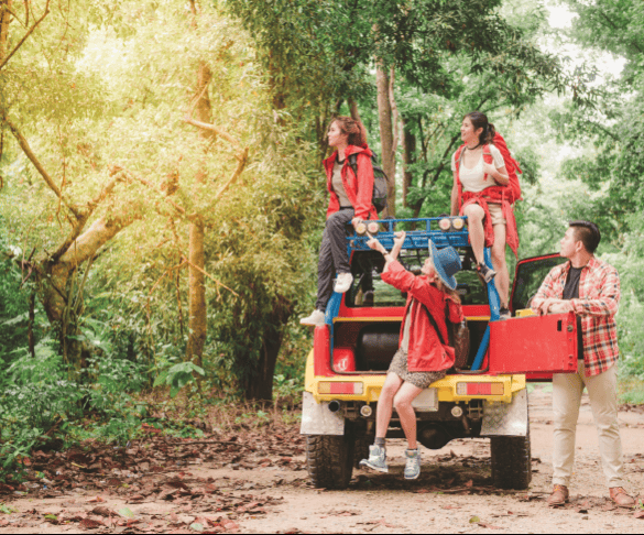 10 Surprising Benefits of Traveling in a Group